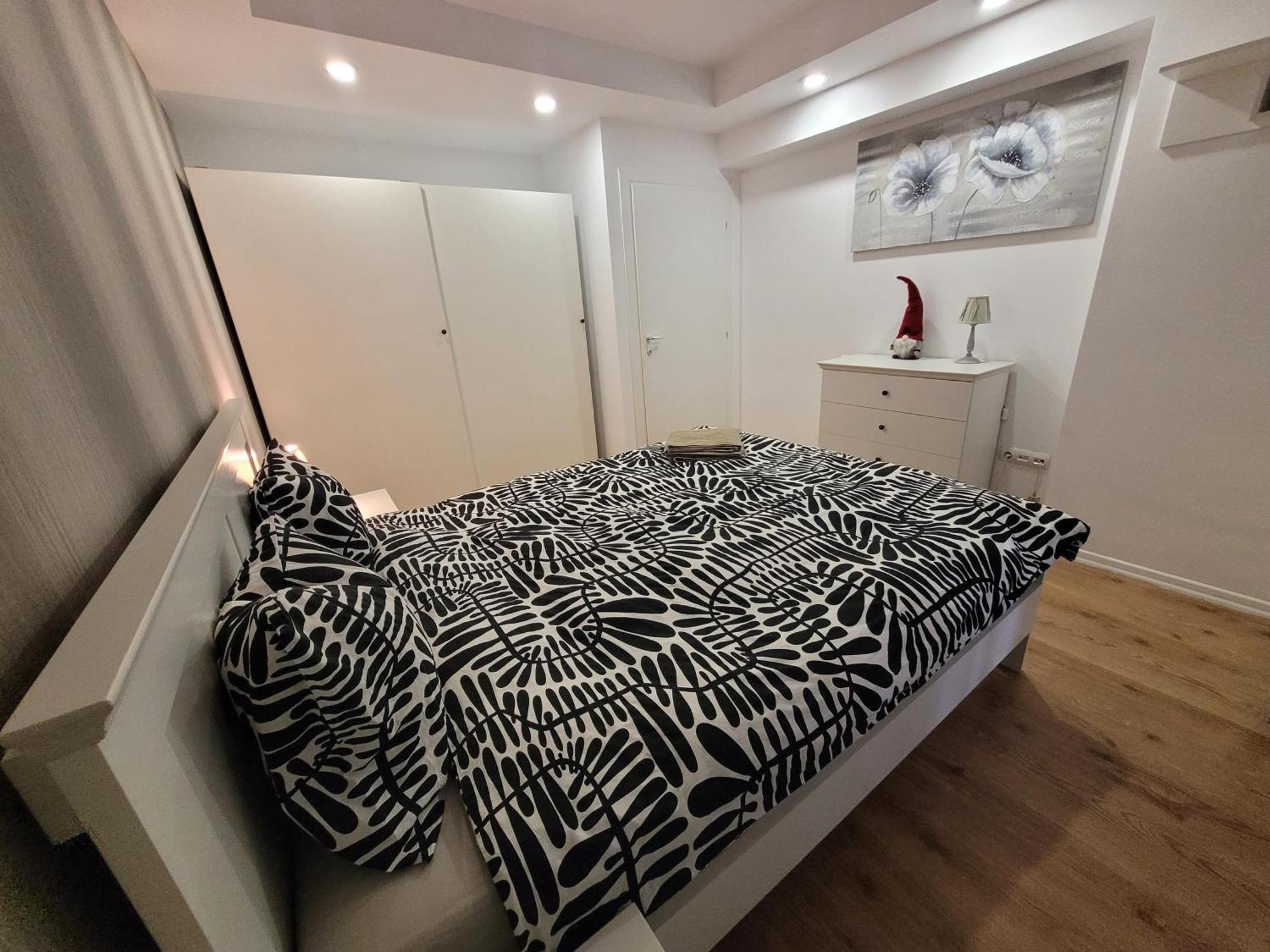 La Dolce Vita Apartment Stefanestii de Jos Bagian luar foto